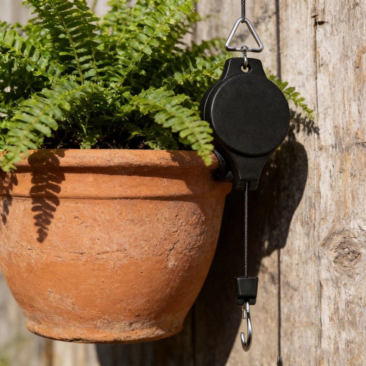 DKUWBJAS garden bird feeder hanger keeps feeders accessible and secure.