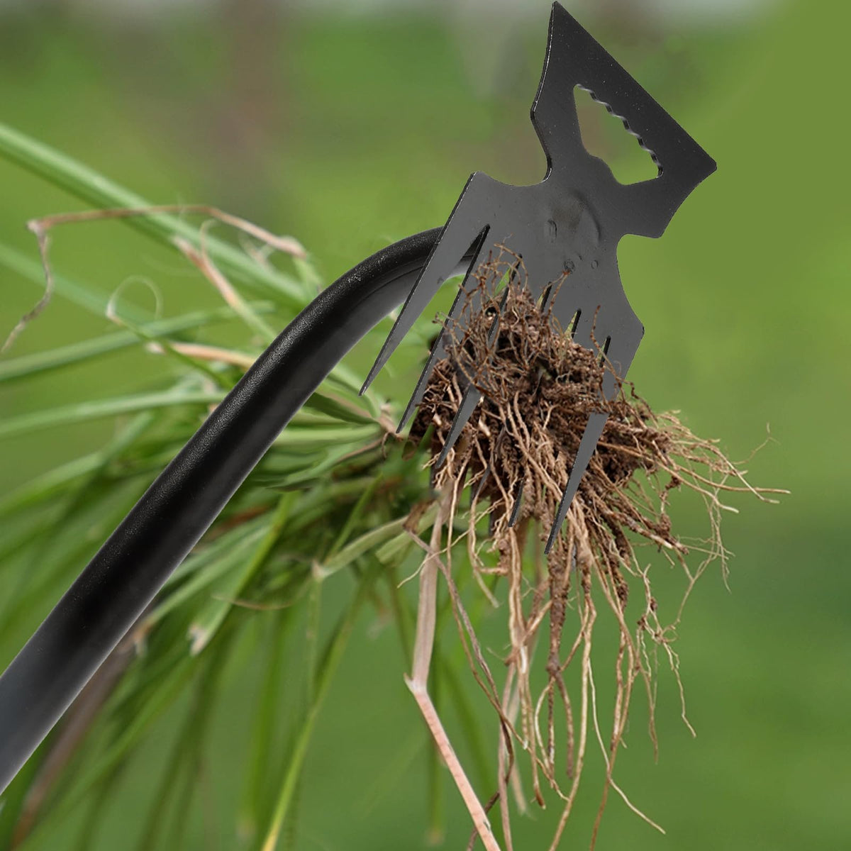 Close-up of DMwespe weeding action in tight spaces.