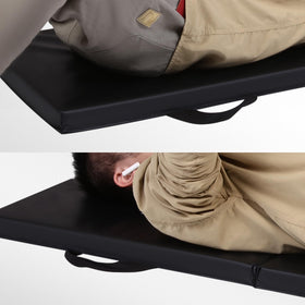 DNA Motoring ergonomic kneeling pad cushions knees and reduces pressure points.