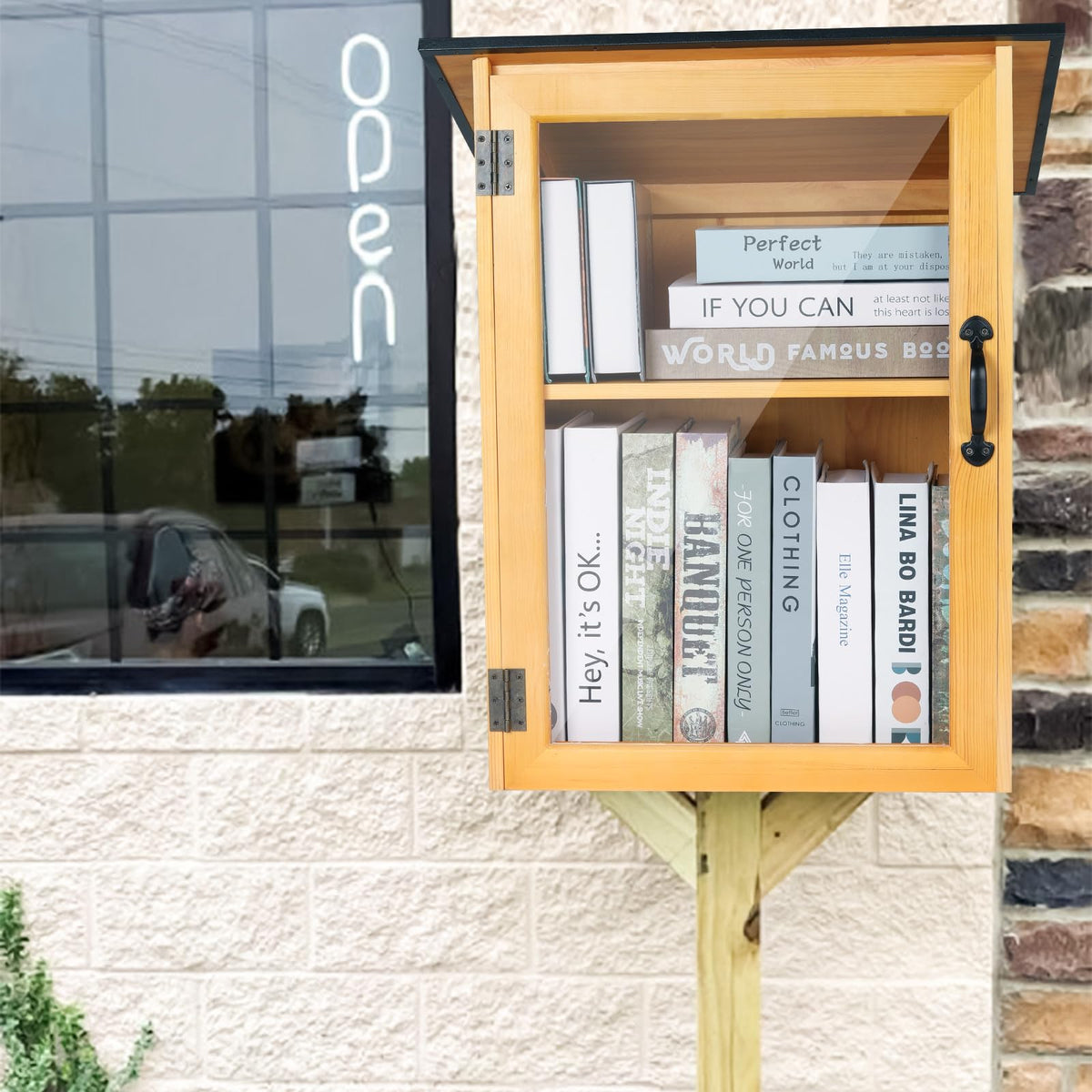 DNTYUISS Outdoor Library Box compact-size footprint fits small yards and entrances.