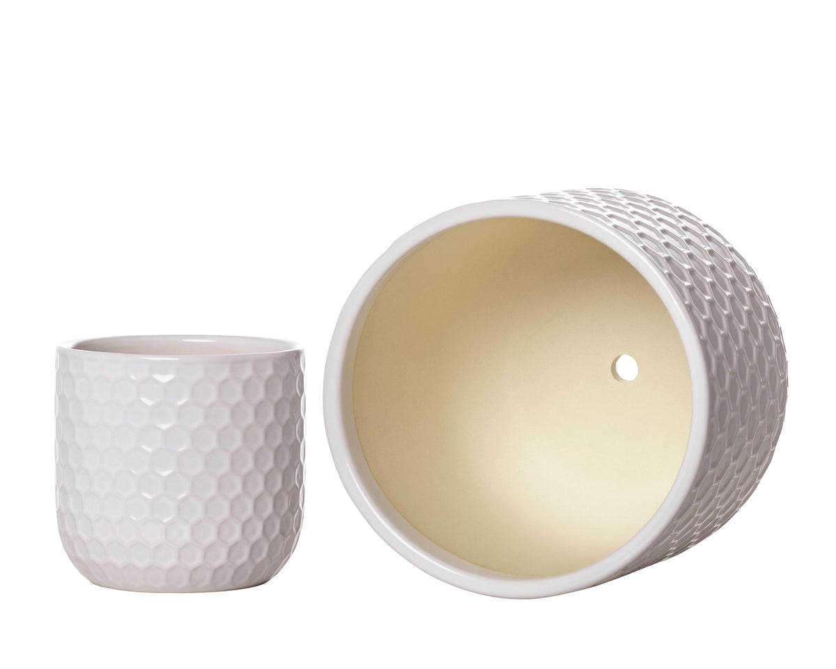 Docrin lightweight yet sturdy pots are easy to move on shelves.