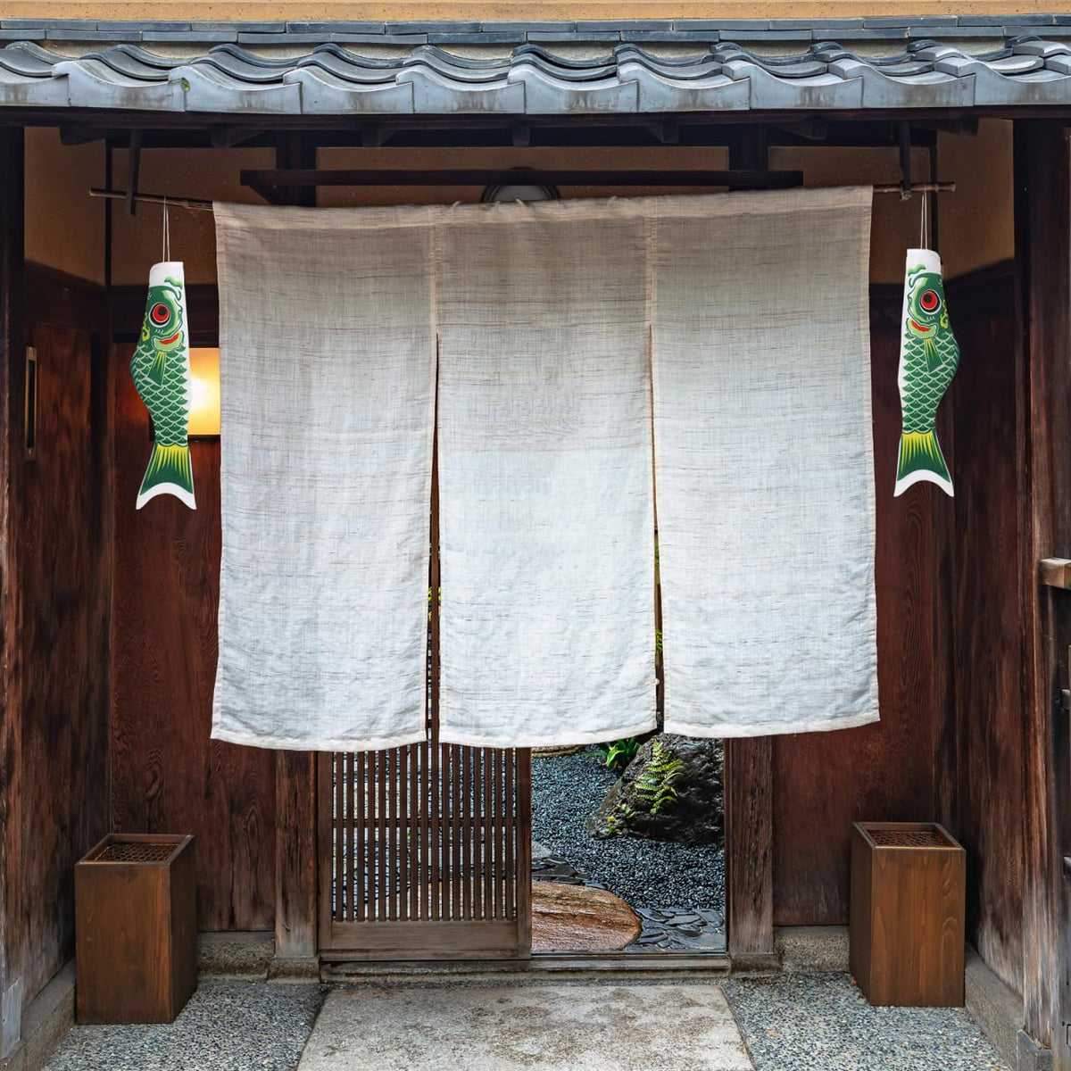 DOITOOL easy-hanging rope setup, quick display on trees and pergolas.