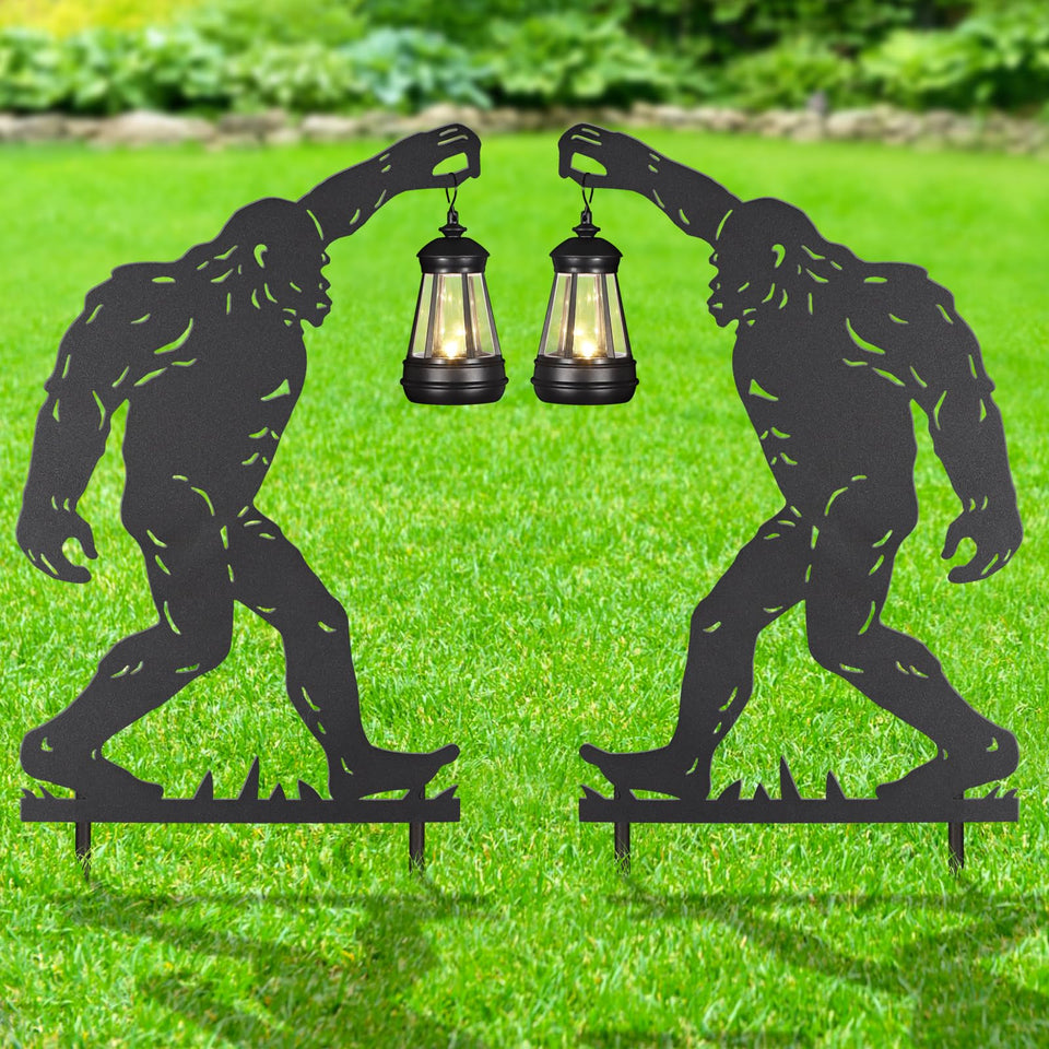 Doorkeer Bigfoot stake with solar lantern lights up garden at night.