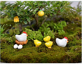 DoTebpa miniature chicken coop accents complete a cute scene.