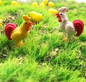 DoTebpa small chicken figures provide delightful detail for dioramas.
