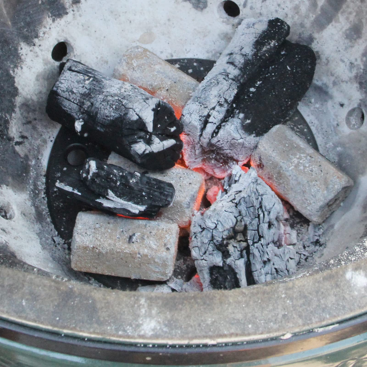 Dracarys traditional cast iron construction delivers hot, even heat