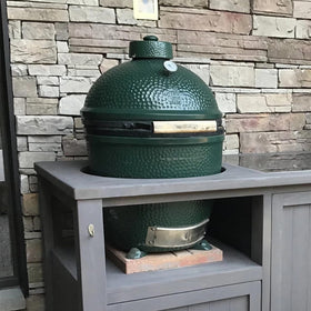 Dracarys outdoor-ready feet keep grills stable on combustible surfaces.
