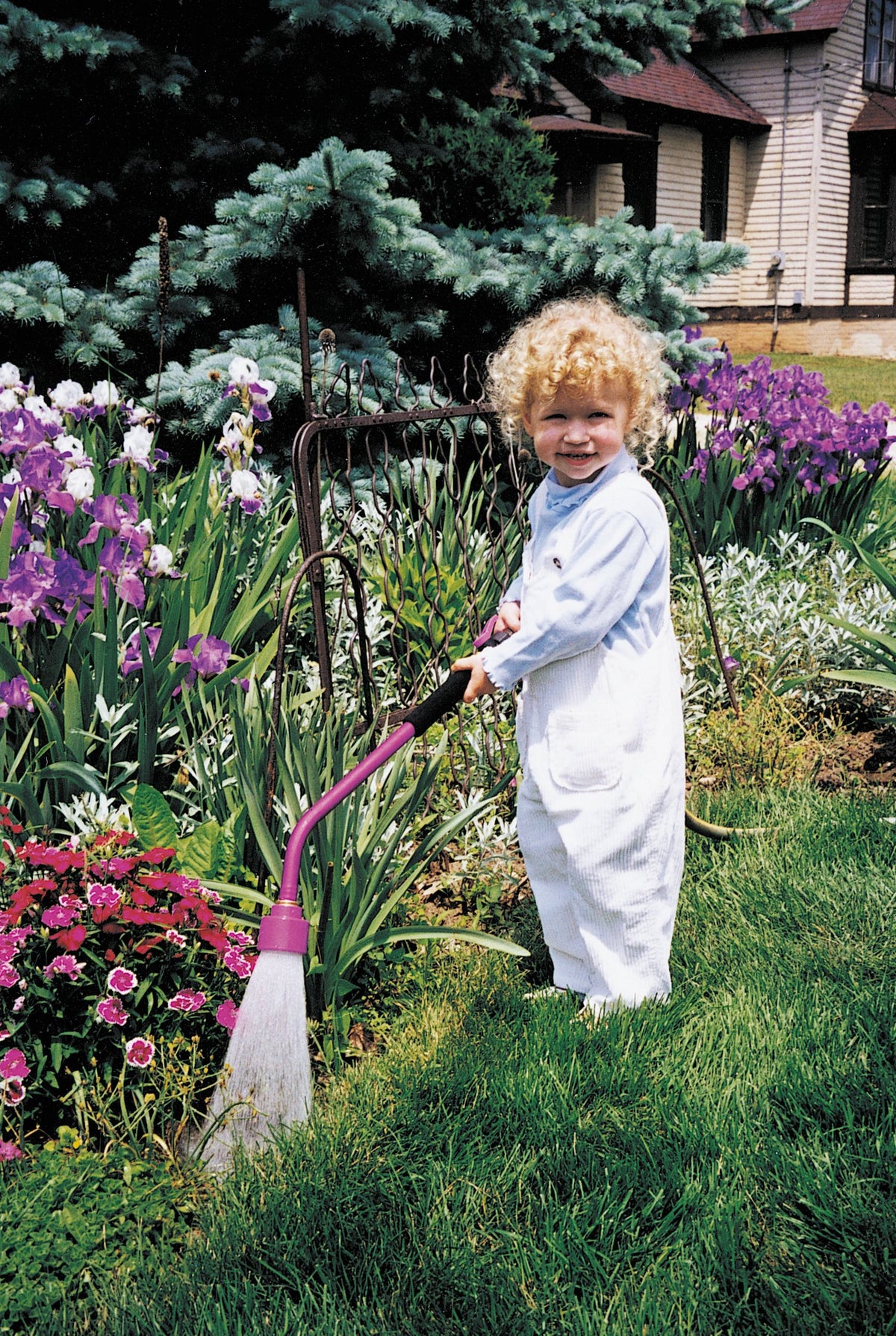 Dramm Sunrise Soft Rain wand shut-off valve enables precise control.