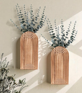 DREAMLOOM wooden wall vase closeup texture shows natural wood grain for cozy decor.