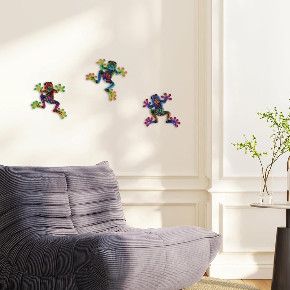 Dreamskip frog decor trio displayed outdoors for versatile impact.