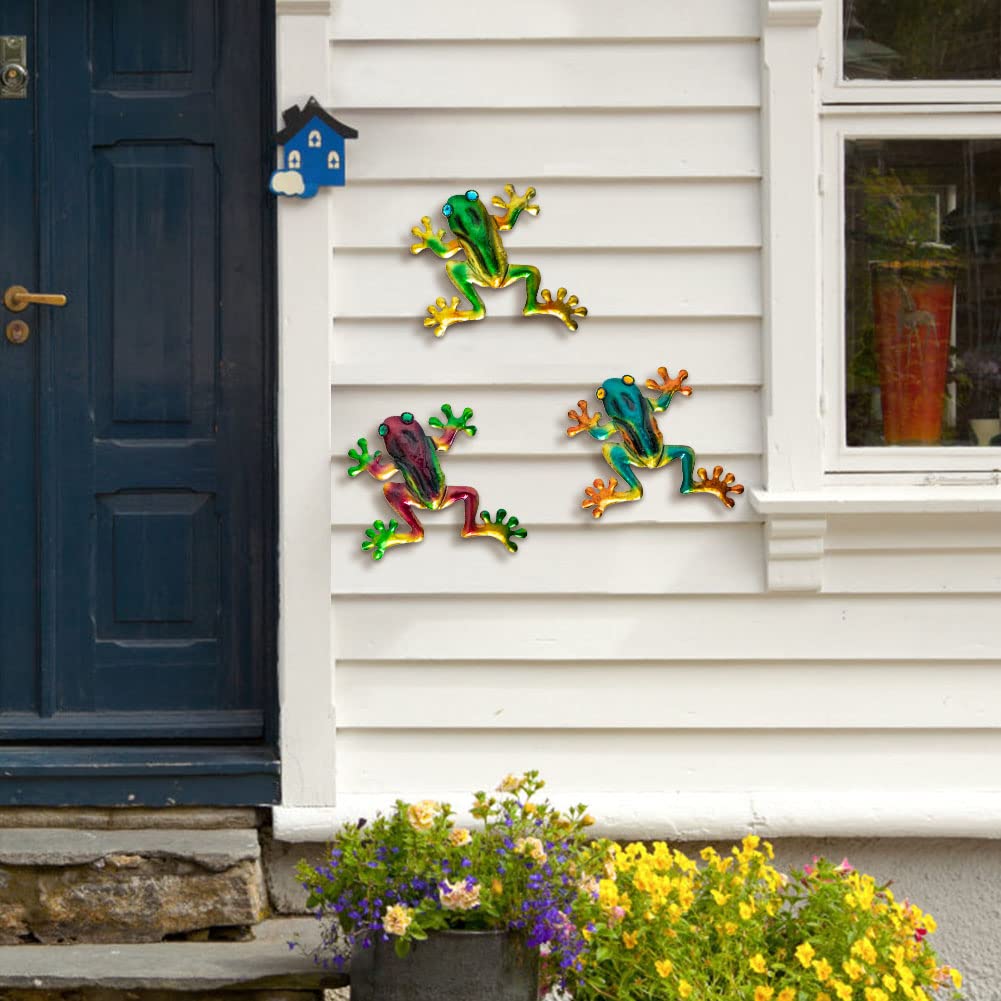 Dreamskip frog decor waterproof paint detail resisting weather.