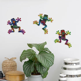 Dreamskip metal frog decor hand painted set brightens garden spaces.