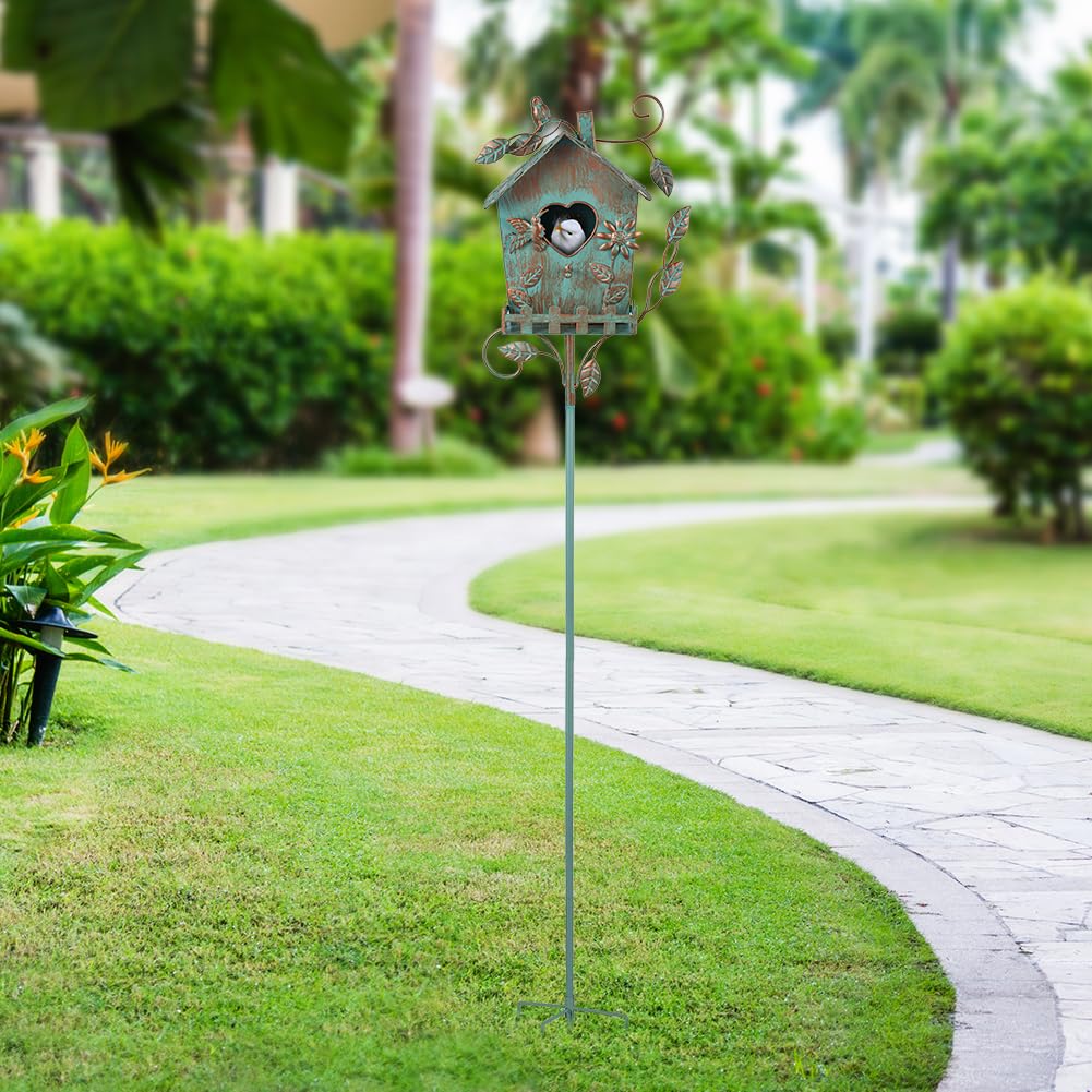 DREAMSOUL heart-shaped entrance detail supports small birds and nest protection