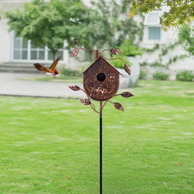 DREAMSOUL patio bird house on a pole enhances outdoor ambiance and birds’ shelter.