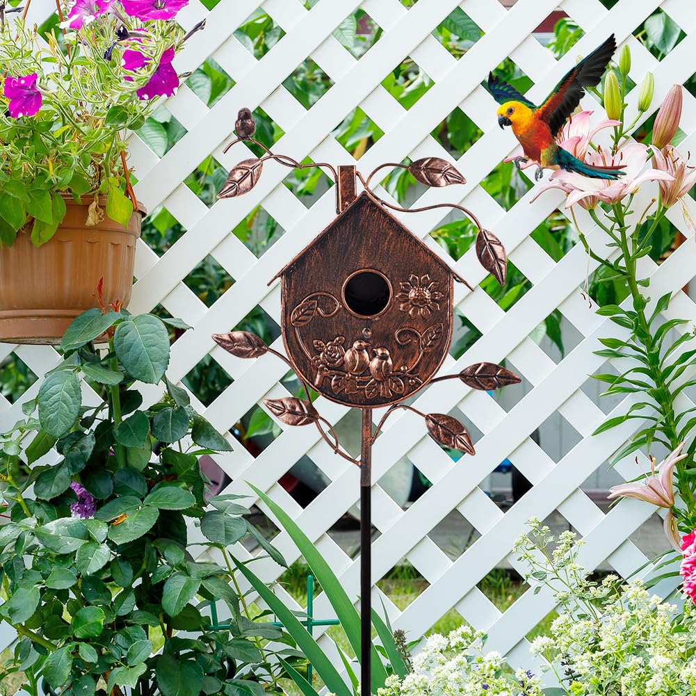 DREAMSOUL sturdy pole installation keeps the bird house securely upright.