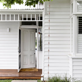 Dreamysoul robust metal construction withstands outdoor weather while maintaining decorative appeal.