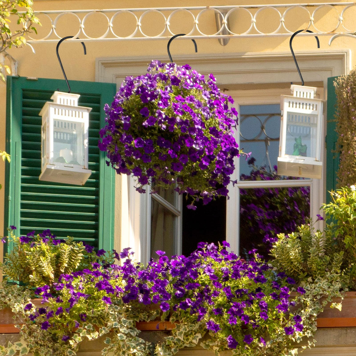 Dreecy garden balcony ornament hanger helps decorate patios and porches.