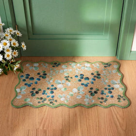 Dunzy green leaves mat withstands outdoor use and seasonal weather.