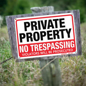 DXSIGN no trespassing sign with pre-drilled holes enables simple mounting.
