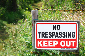 Dxsigns easy-installation sign with pre-drilled holes for fences and gates.