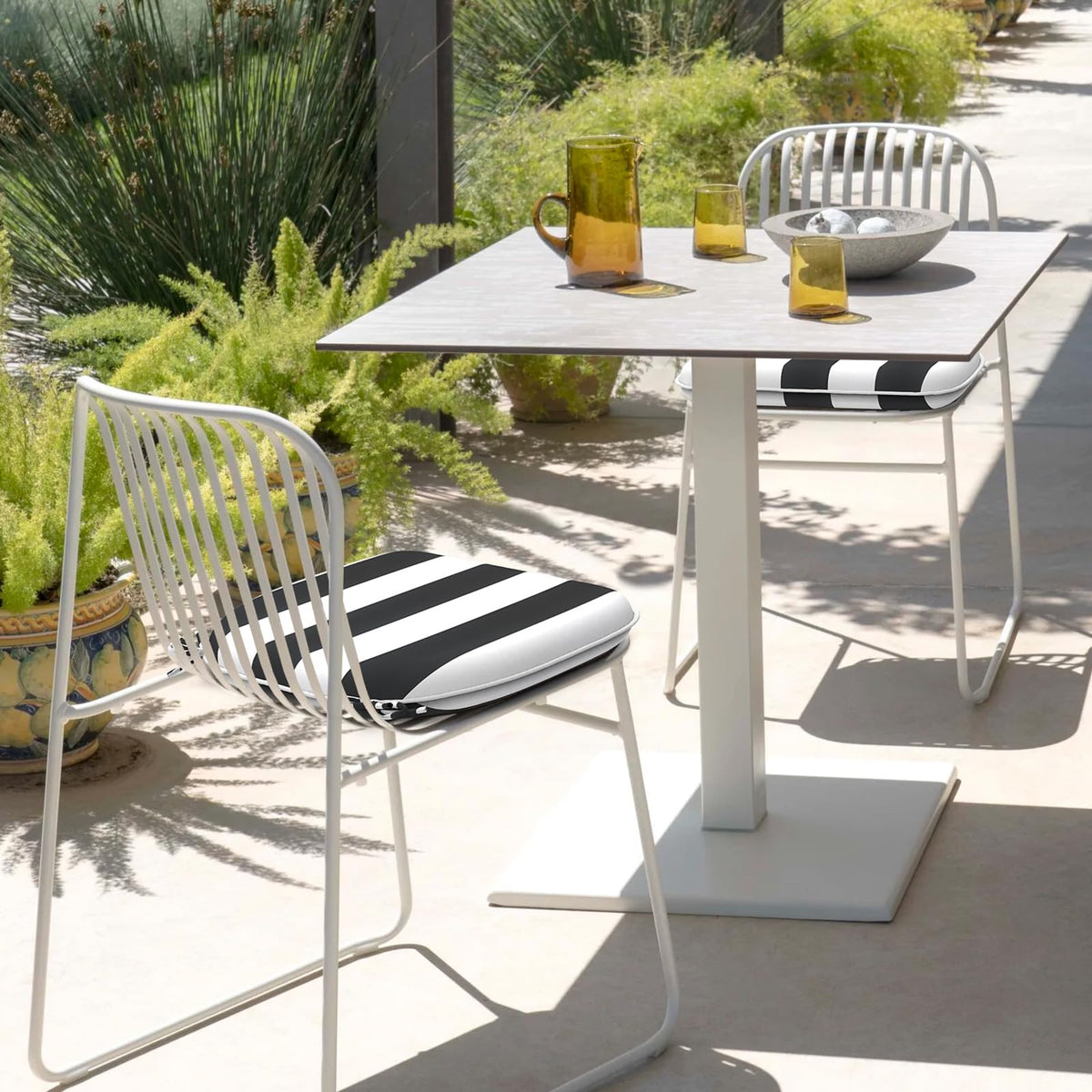DYTXIII reversible design cushions front view for versatile seating