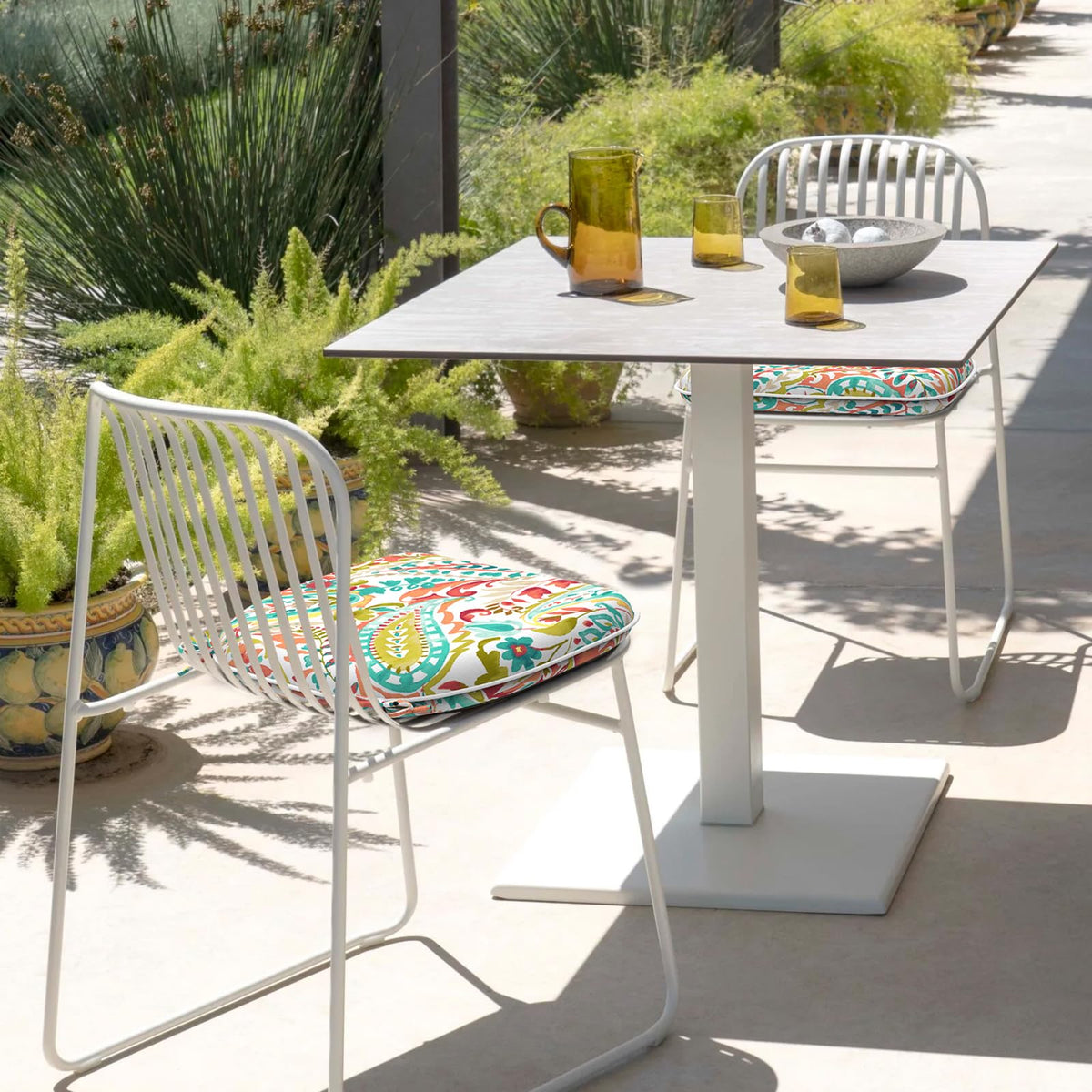 DYTXIII reversible cushions demonstrate two-sided design for extended wear on outdoor chairs.