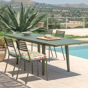 DYTXIII outdoor cushions with tie fastenings secure placement on varied furniture.