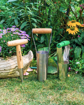 Eadwiella bulb planter ideal for large bulbs like daffodils with easy soil release