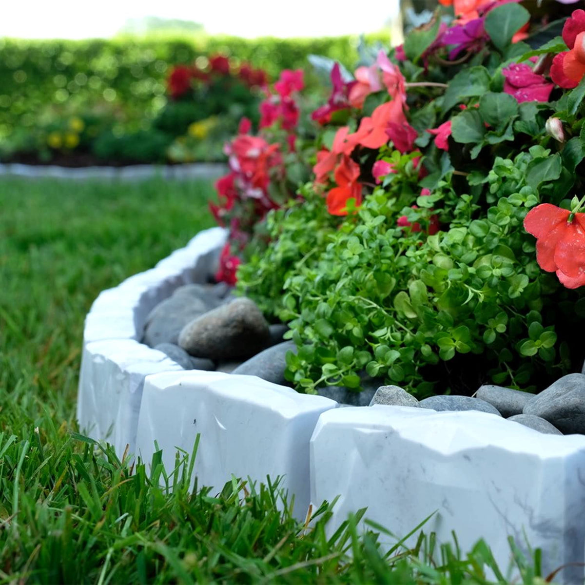 EasyFlex edging kit shows 60-foot border layout without connectors.