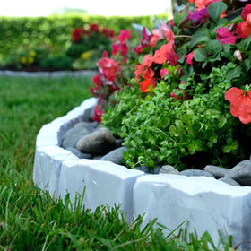 EasyFlex edging kit shows 60-foot border layout without connectors.
