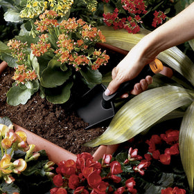 Edward Tools transplanter and cultivator in fiber composite, lightweight yet durable