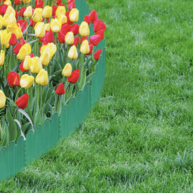 EEOCWF decorative border adds a European minimalist touch to patios.