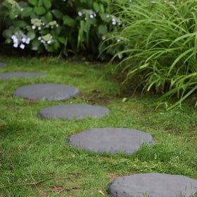 Ei DIY installation steps for quick garden path setup.