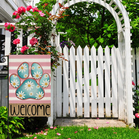 EKOREST summer garden flag adds farmhouse style to yard or porch.