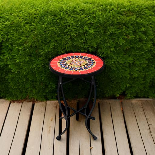 Elevon round table beside poolside for quick snacks and drinks.