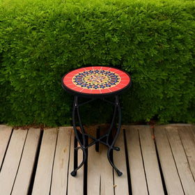Elevon round table beside poolside for quick snacks and drinks.