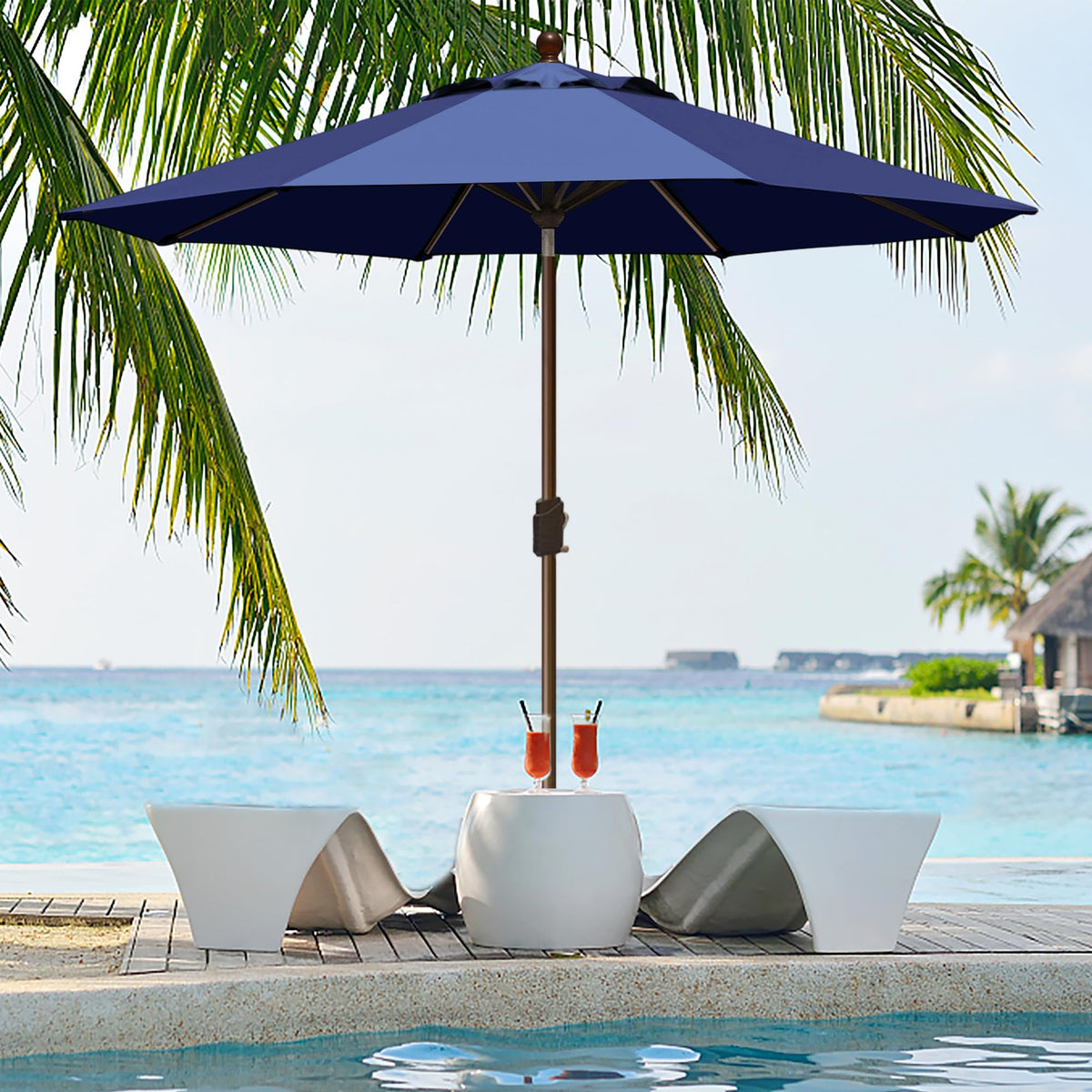 EliteShade water- and oil-resistant fabric keeps canopy clean and vibrant.