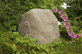 EMSCO Landscape Rock with two stakes ensures secure anchoring in windy conditions