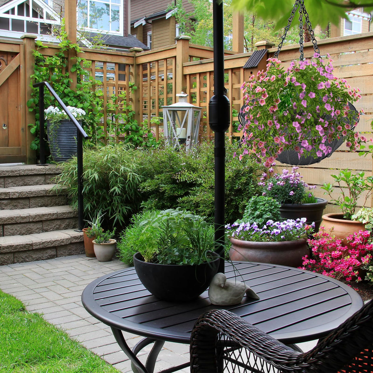Emsiok indoor-outdoor liner suits patios and balconies.