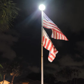 enrybia solar flag pole light uses 266 LEDs for even illumination
