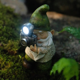 EPTUEGA weather-resistant gnome suits patios, balconies, and gardens.