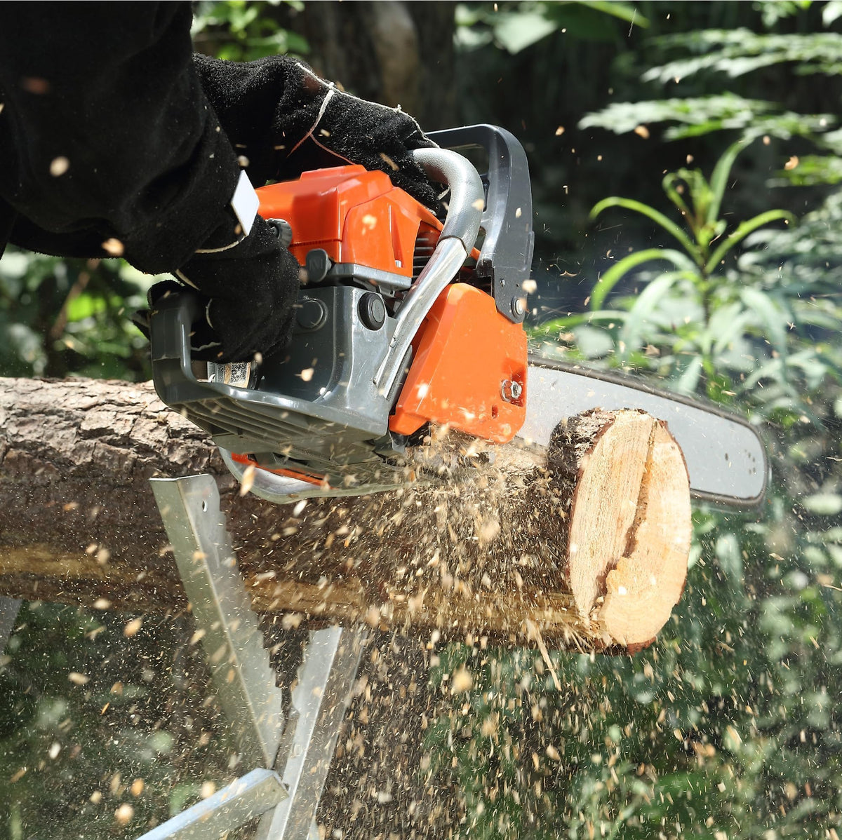 In-action view showing smooth, controlled chain cuts