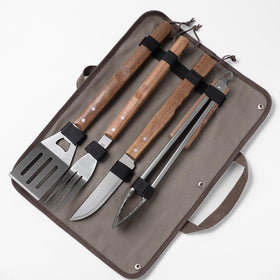 Esie Houzie BBQ set ready for outdoor use