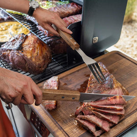 Esie Houzie wooden handle closeup showing ergonomic grip