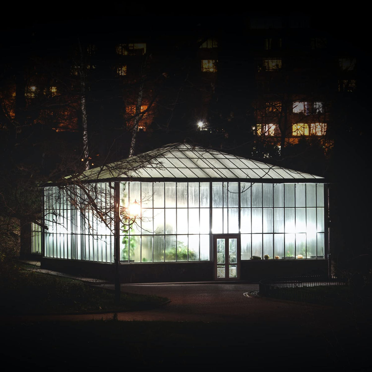 Espird energy-efficient, low-glare LED lighting for greenhouse zones