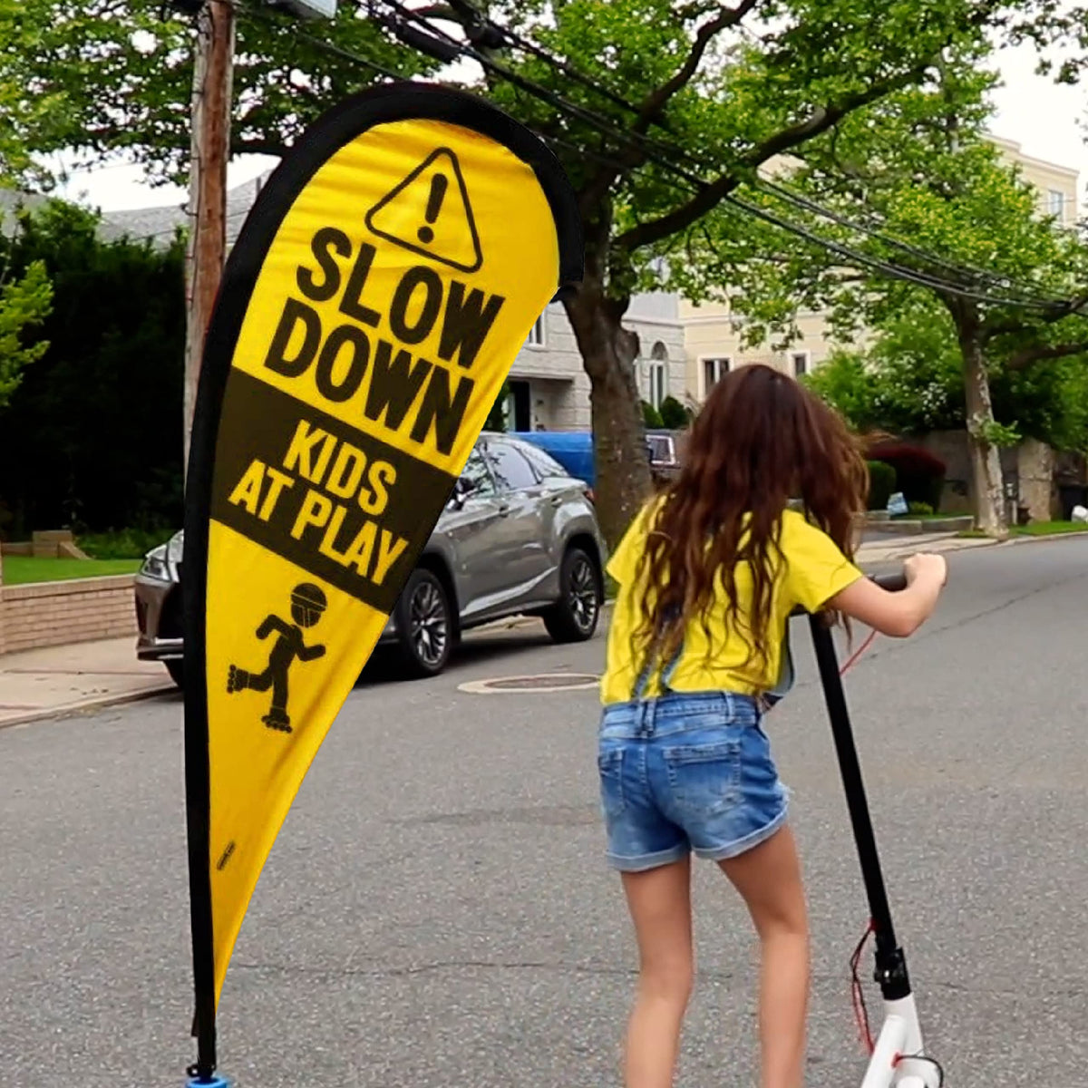Ideal for yards and driveways where children play near traffic