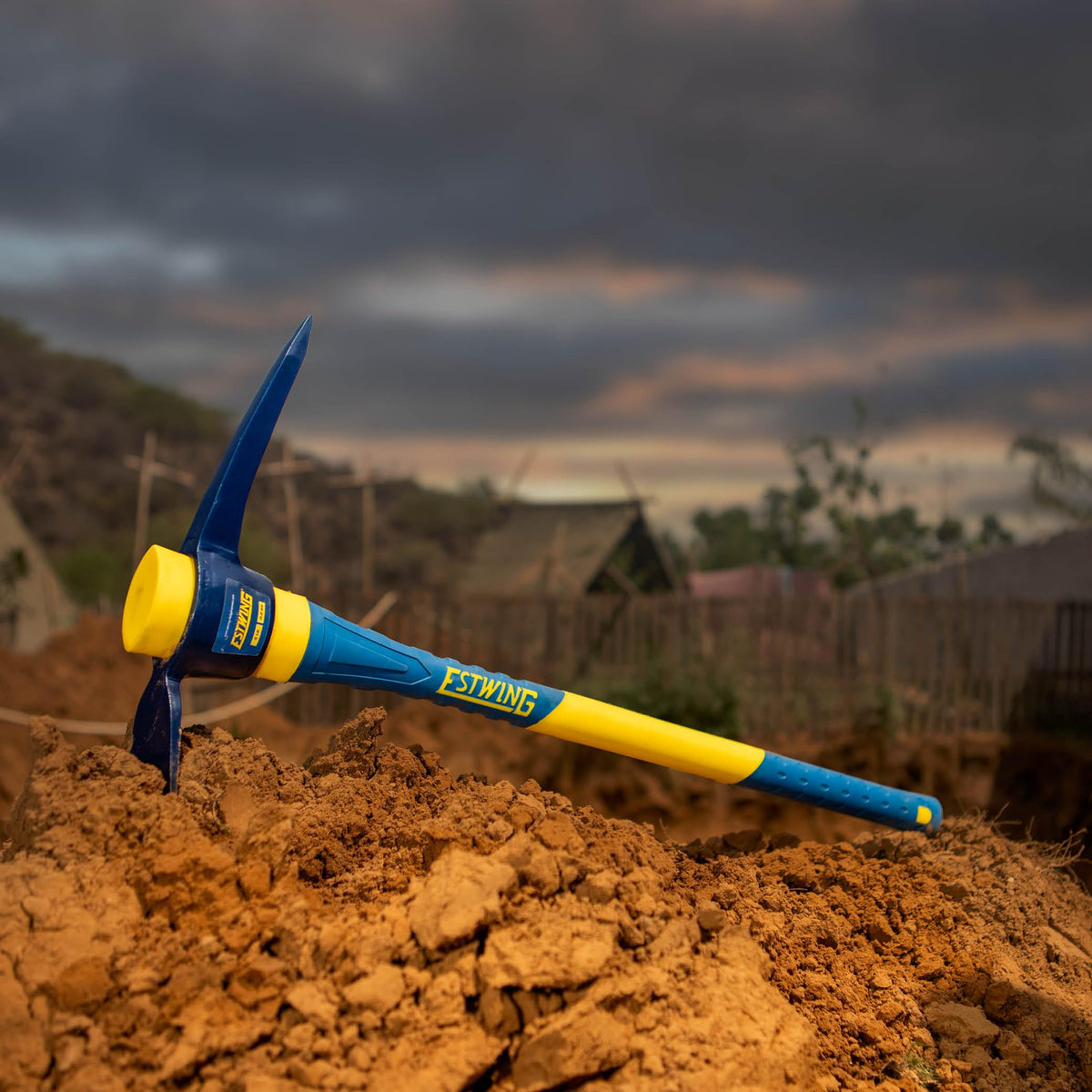 Estwing ideal for trenching and ground work with reliable performance.