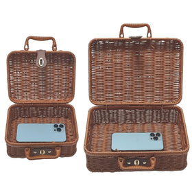 Etnorsu picnic-ready setup on outdoor table suits camping, garden parties, and travel.