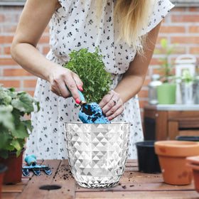 Etvski pot is lightweight and easy to clean after use.