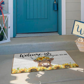 ETYZE Summer welcome mat in linen and rubber resists wear and fades.